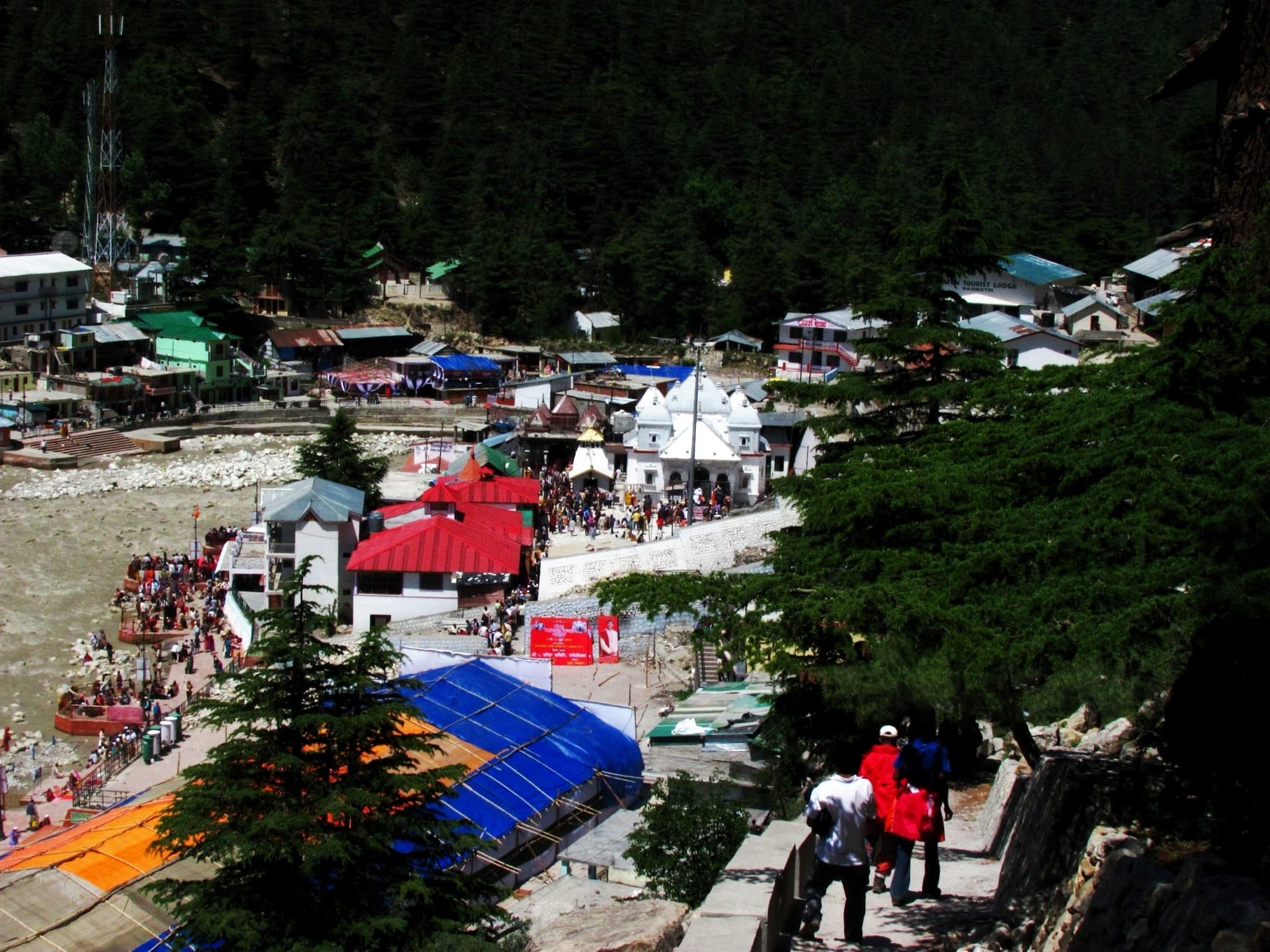 Gangotri town and its white temple beside the Bhagirathi river